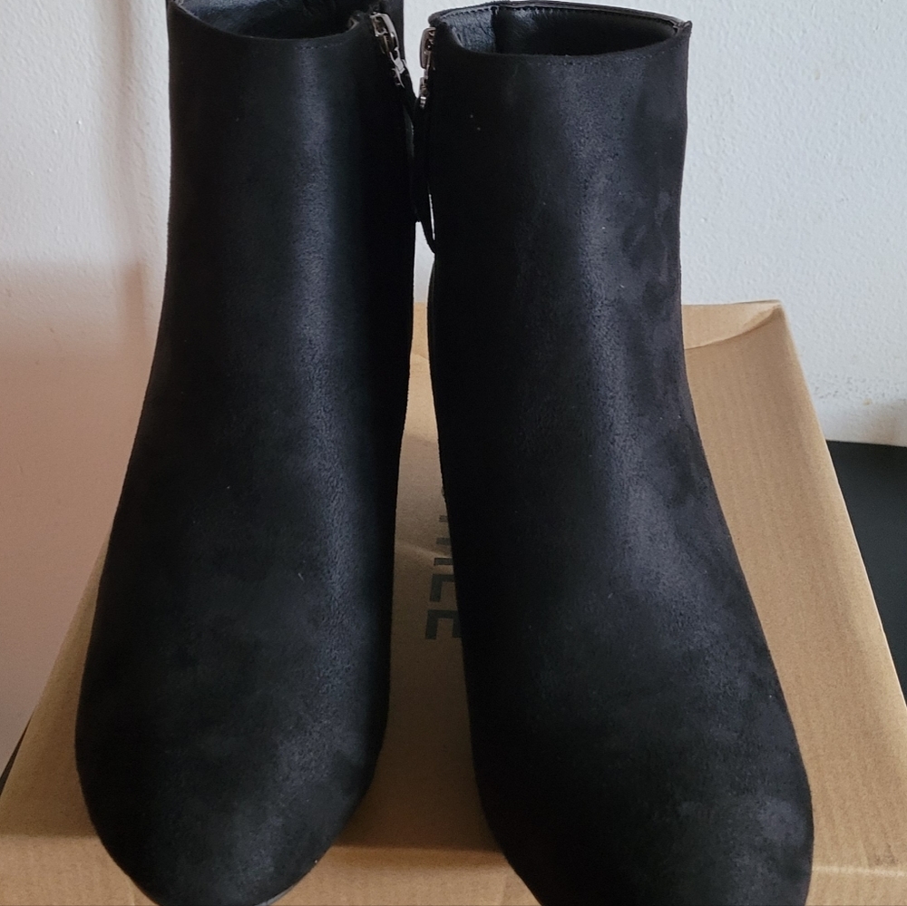 Black ankle suede booties